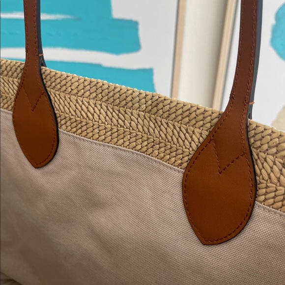 $3,750 New Authentic GUCCI Tote Medium logo leather-trimmed tote bag - Picture 4 of 17